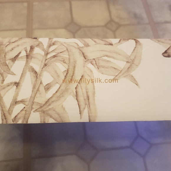 Lilysilk Silk Luxury Fitted Sheet 19 Momme Seamless Deep Pocket Twin, Light Plum - Picture 7 of 11